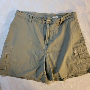 Women's Columbia khaki cargo shorts, size M
